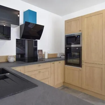 Vila La Caennaise Ii *