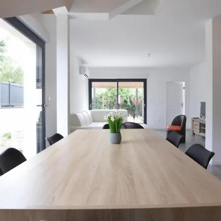 Vila La Caennaise Ii